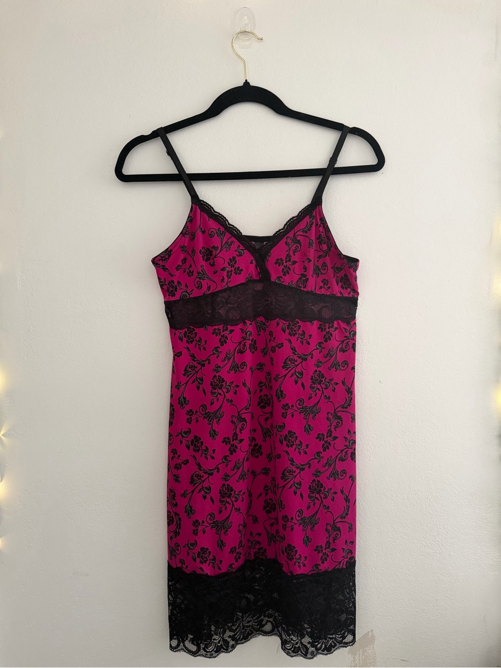 Marilyn Monroe Intimates Pink and Black Floral Lace Trim Slip Dress /
Chemise